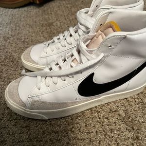 Nike Blazer Mid '77 "White/Black/Sail" Women's Shoe